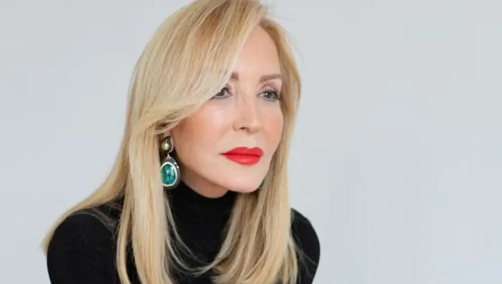 Carmen Lomana