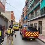 Un incendio calcina por completo un piso en Alcantarilla (Murcia) y provoca quemaduras en una mano a una mujer
