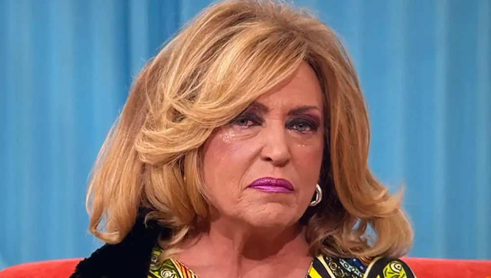 Lydia Lozano se viene abajo en plena calle por su marido Charly: "Lo está  pasando mal, ha sido una cosa grave"