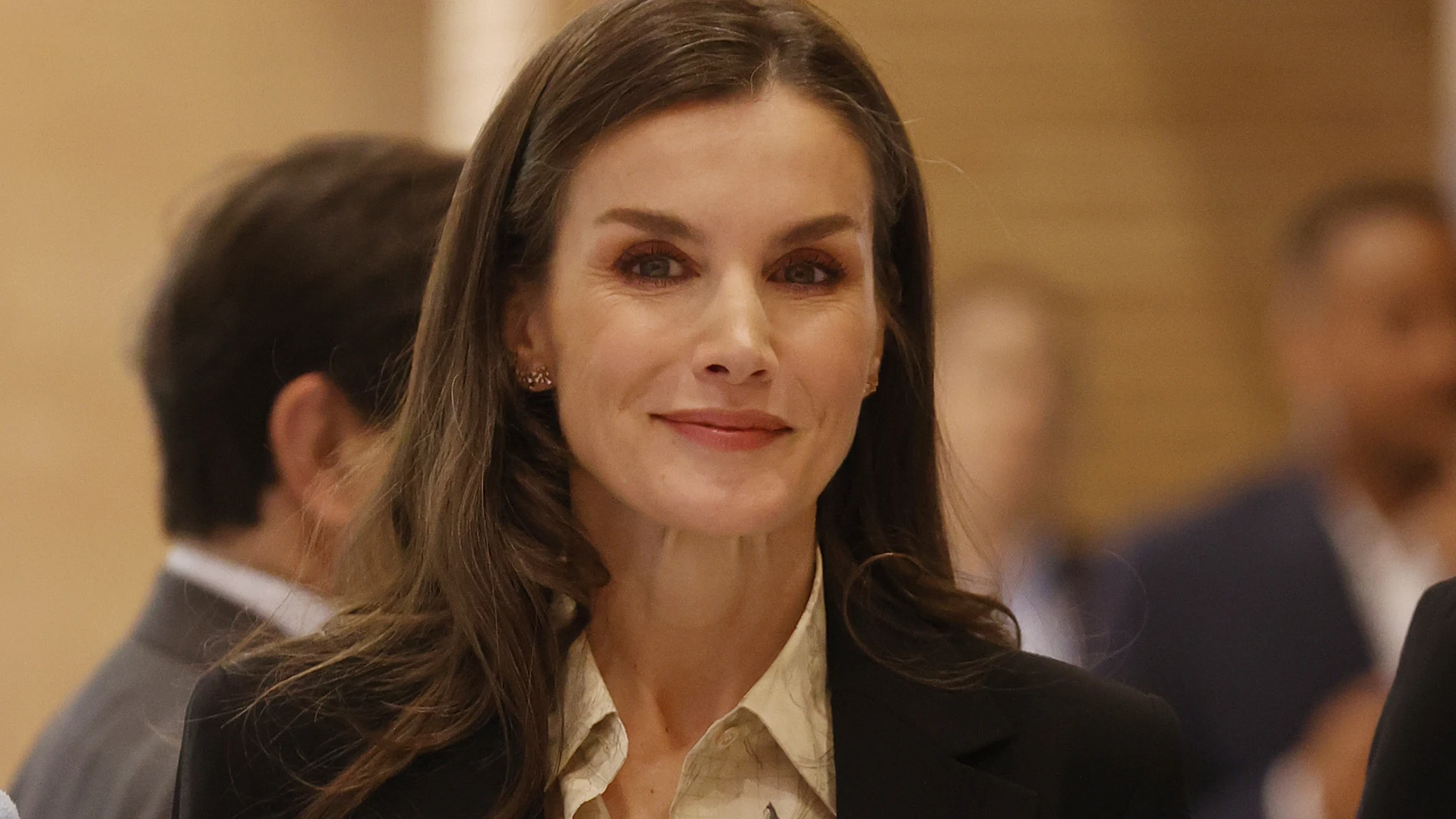 El look de la Reina Letizia para substituir a Leonor.