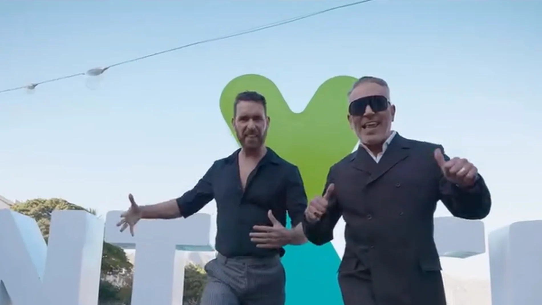 Fran Antón y Kiko Hernández en un videoclip de Ariel de Cuba