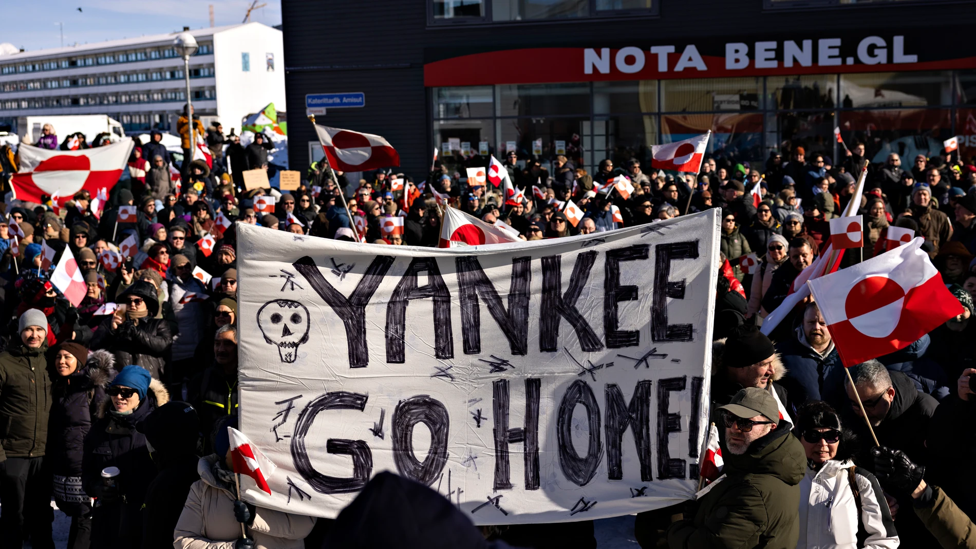 Nuuk (Greenland), 15/03/2025.- People take part in a demonstration in front of the US consulate in Nuuk, Greenland, on 15 March 2025, under the slogan 'Greenland belongs to the Greenlandic people'. (Protestas, Groenlandia) EFE/EPA/CHRISTIAN KLINDT SOELBECK DENMARK OUT