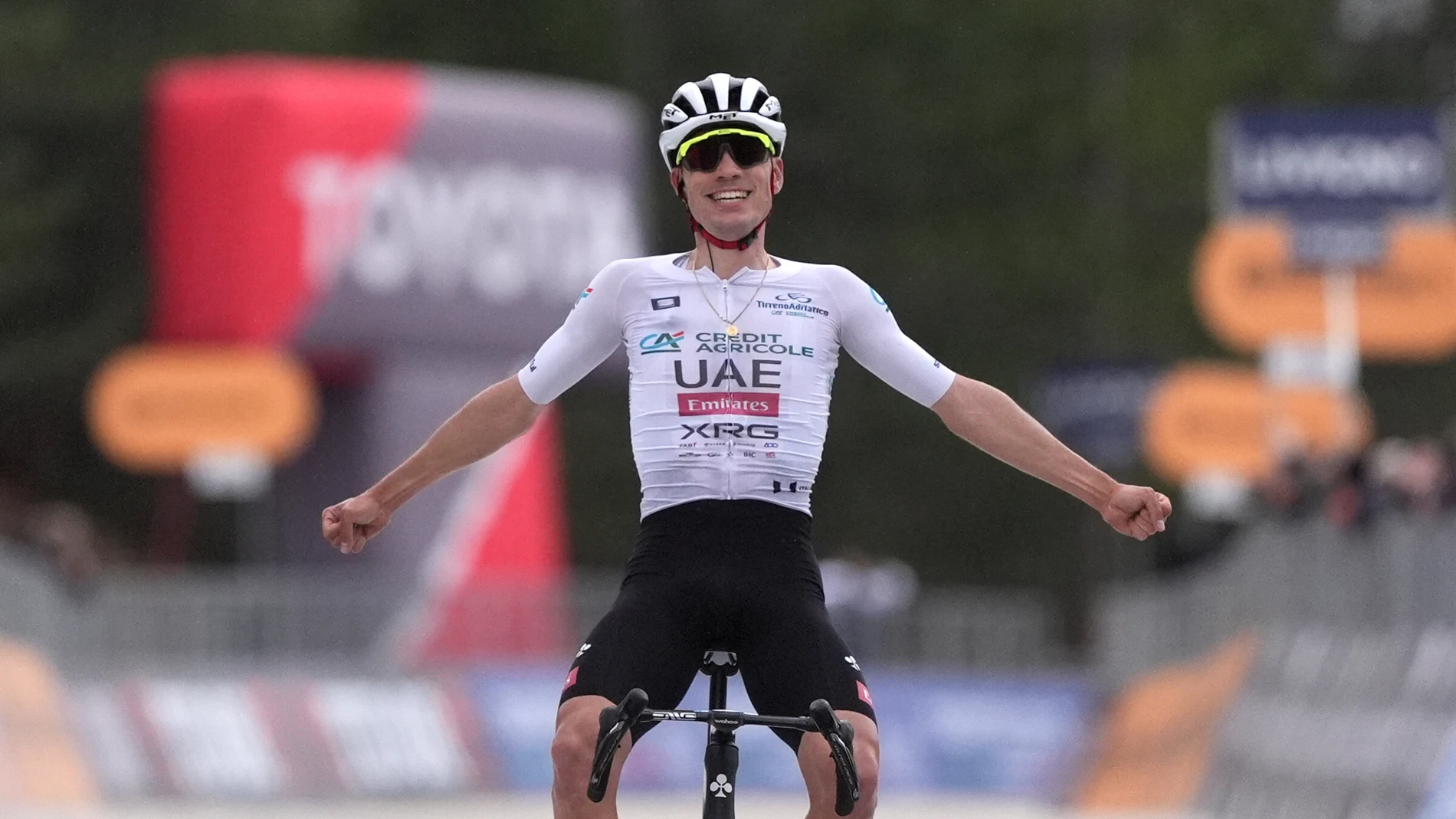 Spain's Juan Ayuso Pesquera celebrates winning the sixth stage of the Tirreno Adriatico cycling race, from Cartoceto to Frontignano, Italy, Saturday, March 15, 2025. (Massimo Paolone/LaPresse via AP)