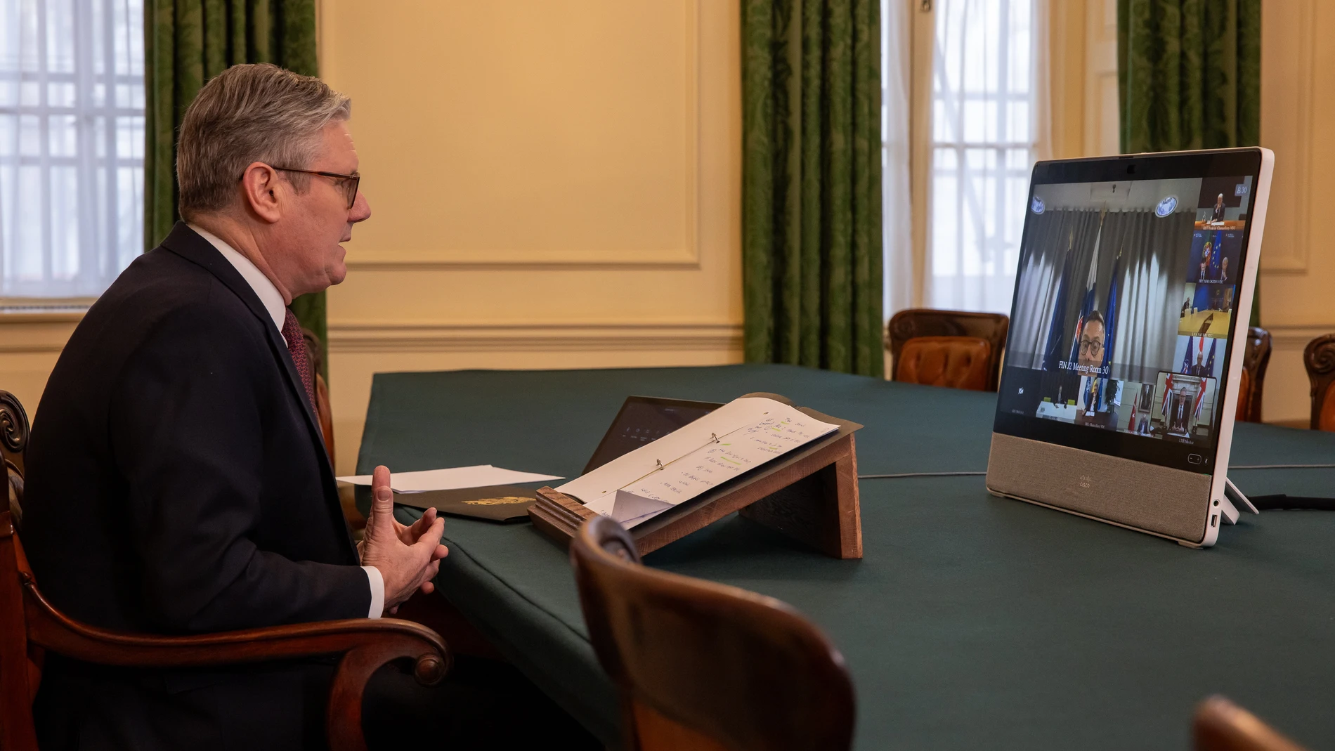London (United Kingdom), 15/03/2025.- Keir Starmer, UK prime minister, hosts a virtual call with international leaders on support for Ukraine, inside 10 Downing Street in London, Britain, 15 March 2025. Starmer told global leaders to keep the pressure on Russian President Vladimir Putin to 'come to the table' over ceasefire in Ukraine. (Ucrania, Reino Unido, Londres) EFE/EPA/Betty Laura Zapata / POOL