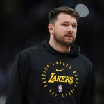 Luka Doncic no salió del banquillo en Denver