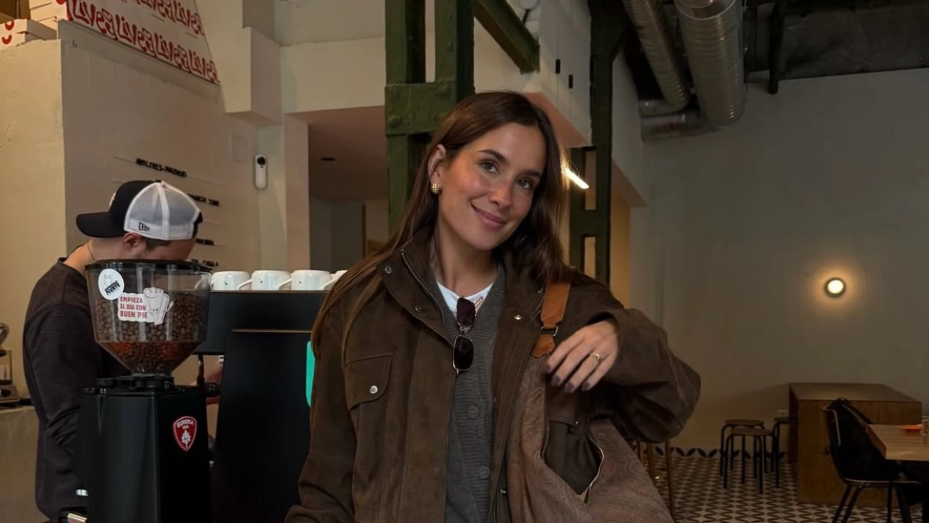 María Pombo con chaqueta de ante.