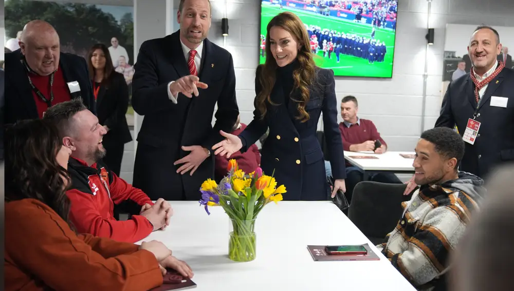 El look de Kate Middleton en Cardiff.