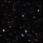 De las 32 galaxias que aparecen en la imagen, 24 giran en un sentido, lo que desafía la idea de un universo simétrico.