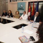 La gerente regional de Salud, Violeta Martínez (5I), preside la primera reunión de la Comisión de seguimiento del Plan de Garantía Asistencial para El Bierzo junto al gerente de Asistencia Sanitaria del Bierzo, Juan Ortiz de Saracho; y el alcalde de Ponferrada, Marco Morala, entre otros