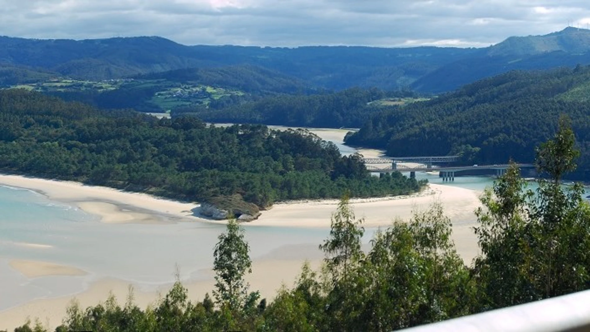 Estuario del río Sor con los tres puentes al fondo.