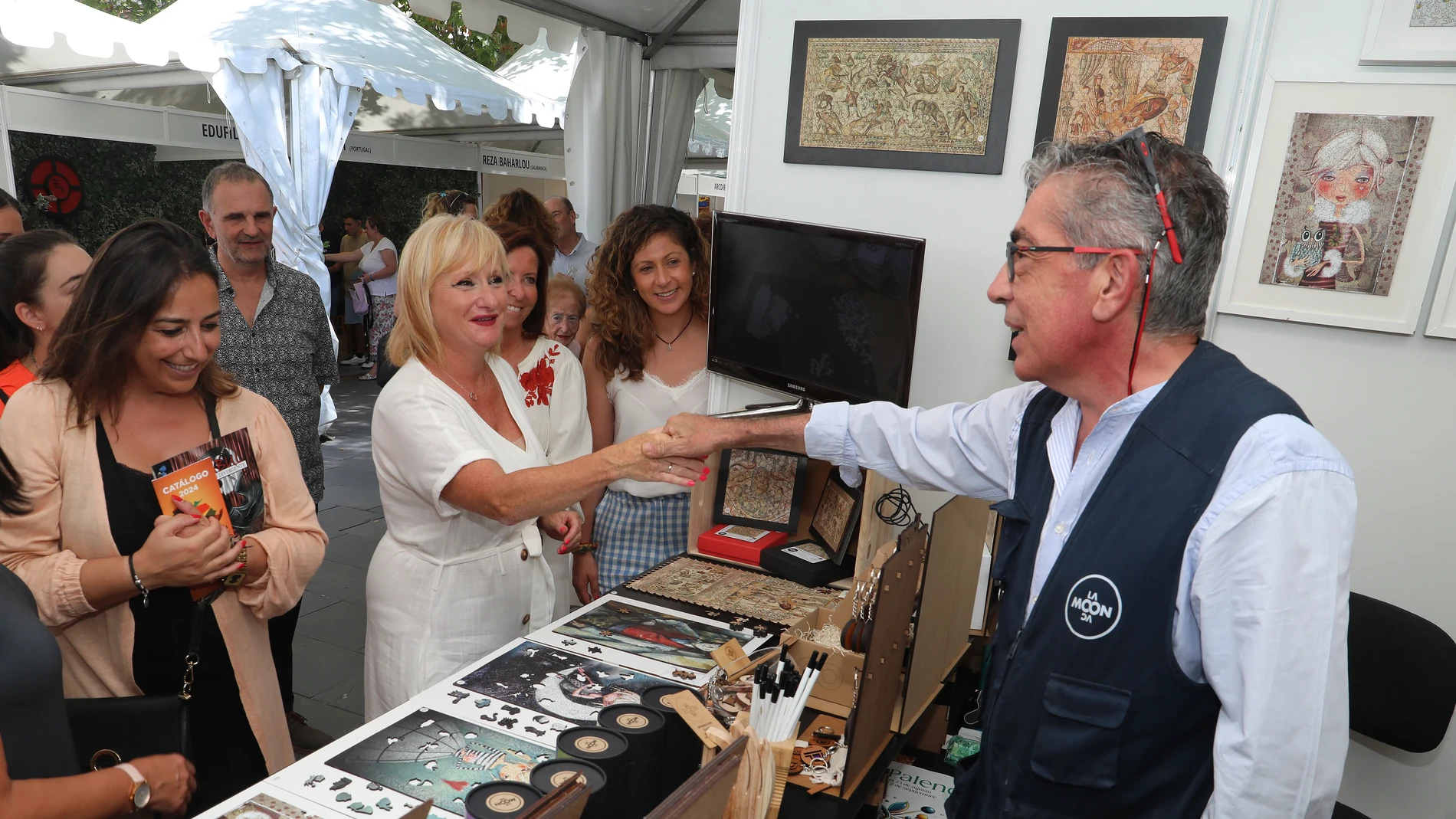 La consejera de Industria, Empleo y Comercio, Leticia García, visita una feria