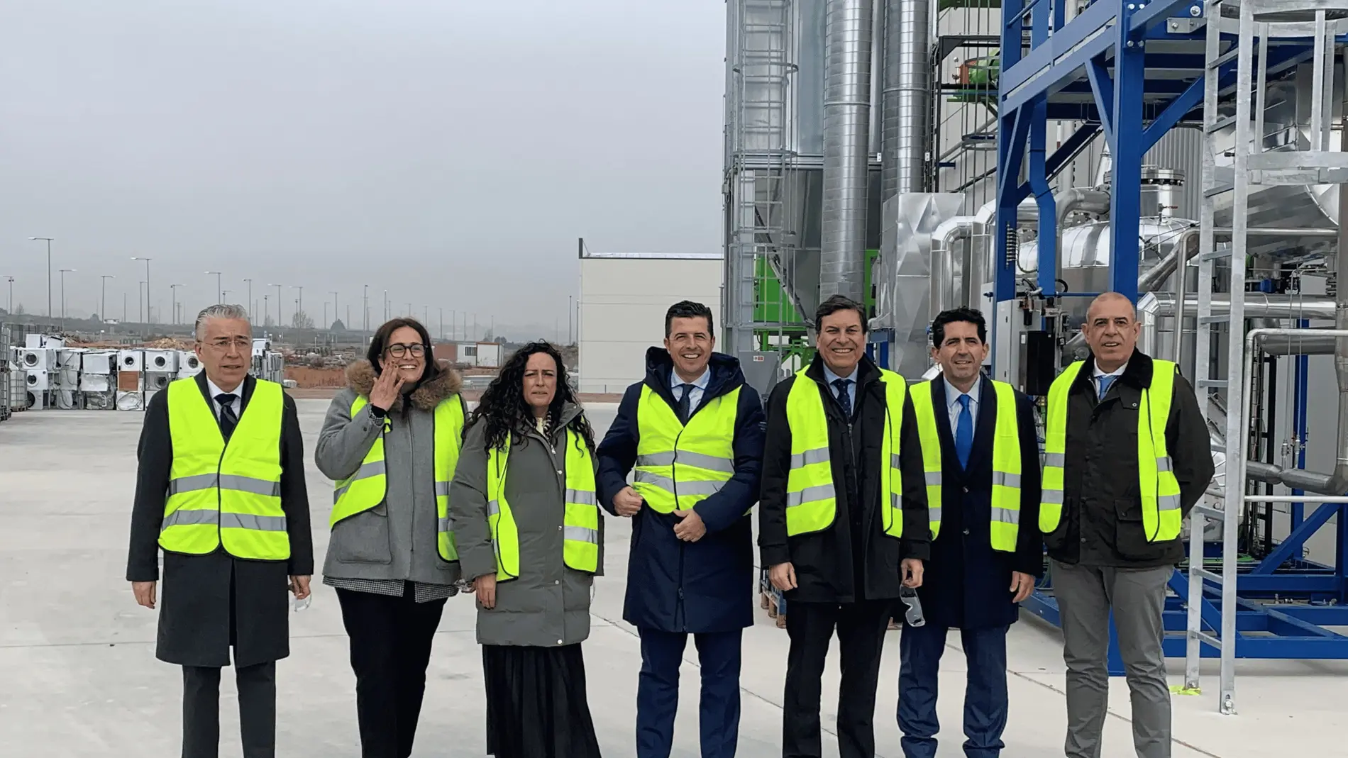 El consejero Carlos Fernández Carriedo visita la planta de Renova Recycling de Movilex en Miranda de Ebro