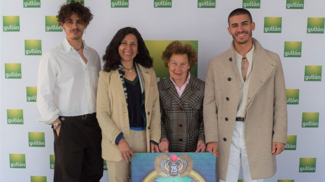 En la imagen los promotores del evento, Marcos Barón (primero de la izquierda) y Hugo Barón (primero de la derecha), junto a la presidenta y presidenta de honor de Gullón, Lourdes Gullón y María Teresa Rodríguez, respectivamente