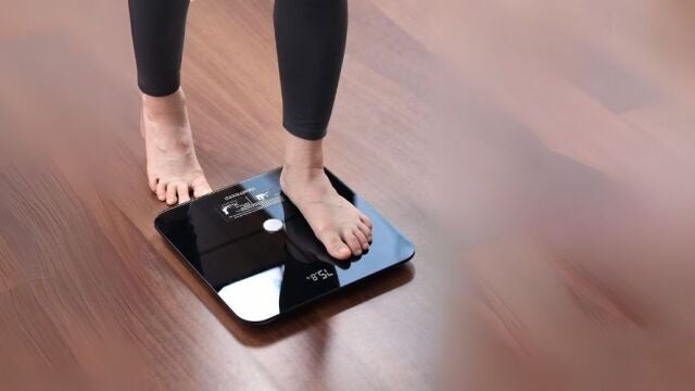 Conoce tu cuerpo al detalle con esta báscula con app y cupón del 50% de descuento
