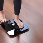 Conoce tu cuerpo al detalle con esta báscula con app y cupón del 50% de descuento