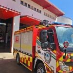 Bomberos evacuan a vecinos de Gibraleón (Huelva) ante la crecida del río Odiel