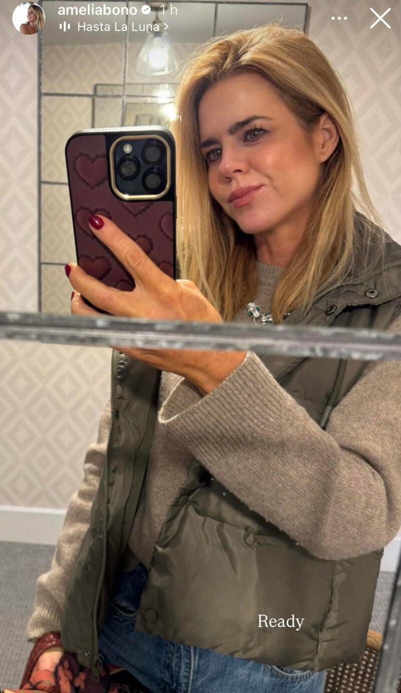El look de Amelia Bono para días de lluvia.