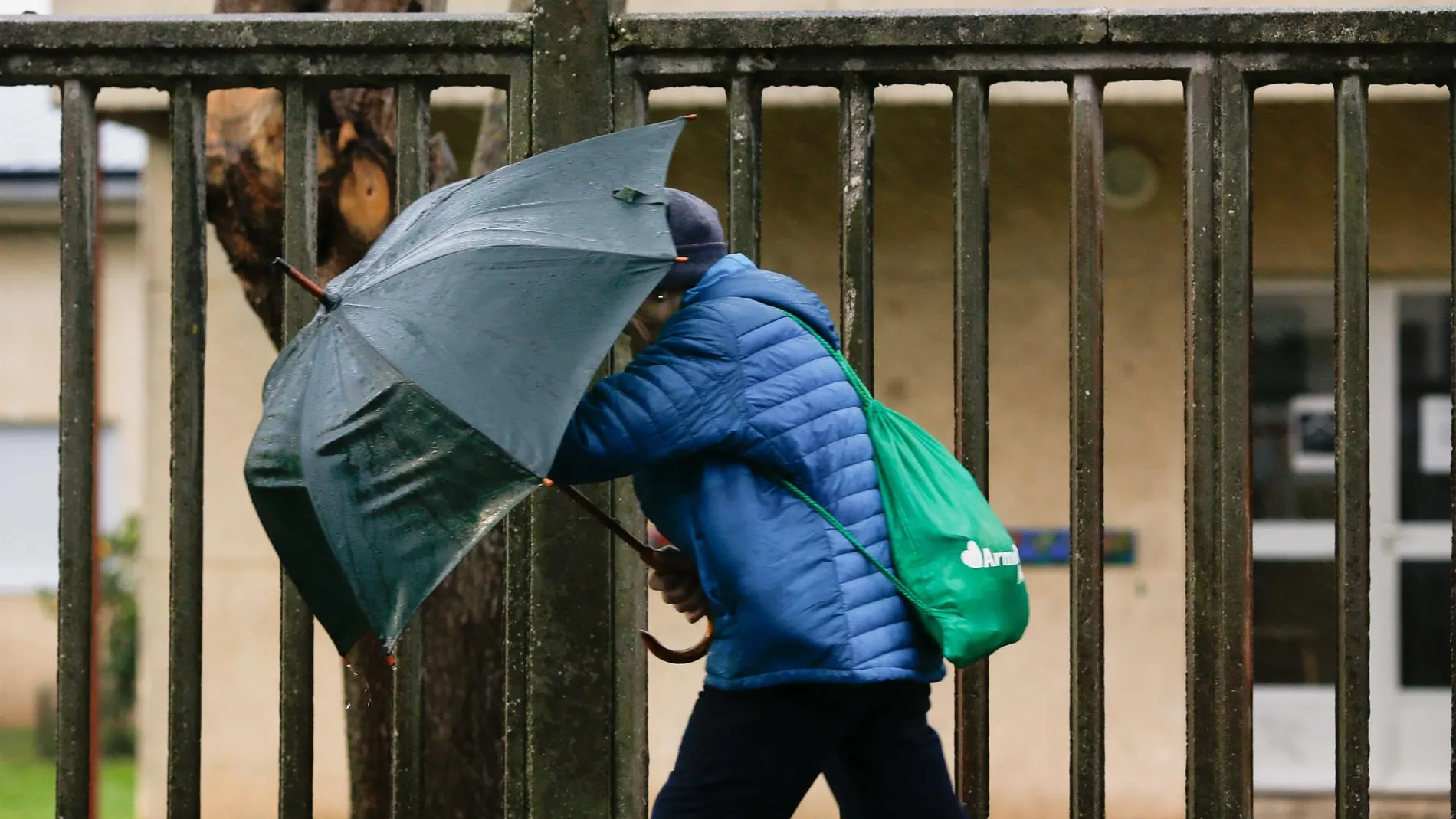 La borrasca Laurence dejará este lunes fuertes lluvias en el suroeste peninsular y pone a cinco CCAA en aviso