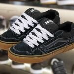 Vans baja el precio de sus zapatillas más versátiles y ahora están arrasando en ventas