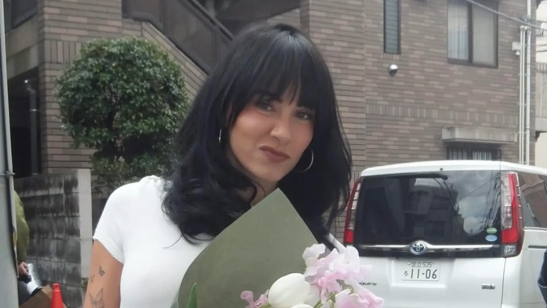 Aitana y su look en Japón.