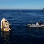 Los rescatistas, a su llegada al módulo espacial