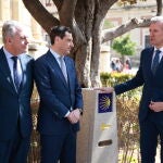 Los presidentes Juanma Moreno y Alfonso Rueda han inaugurado también un monolito del Camino de Santiago en Sevilla