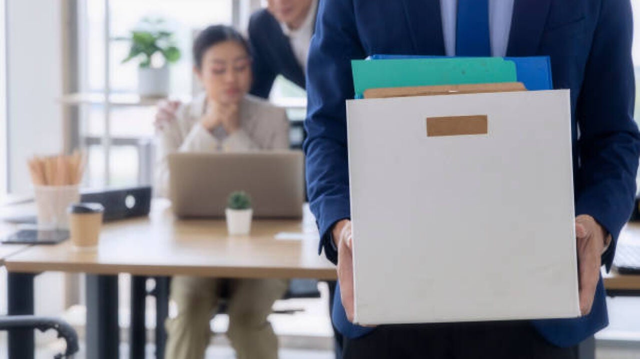 El Estatuto de los Trabajadores lo confirma: si has firmado este pacto y abandonas el trabajo debes indemnizar a tu jefe