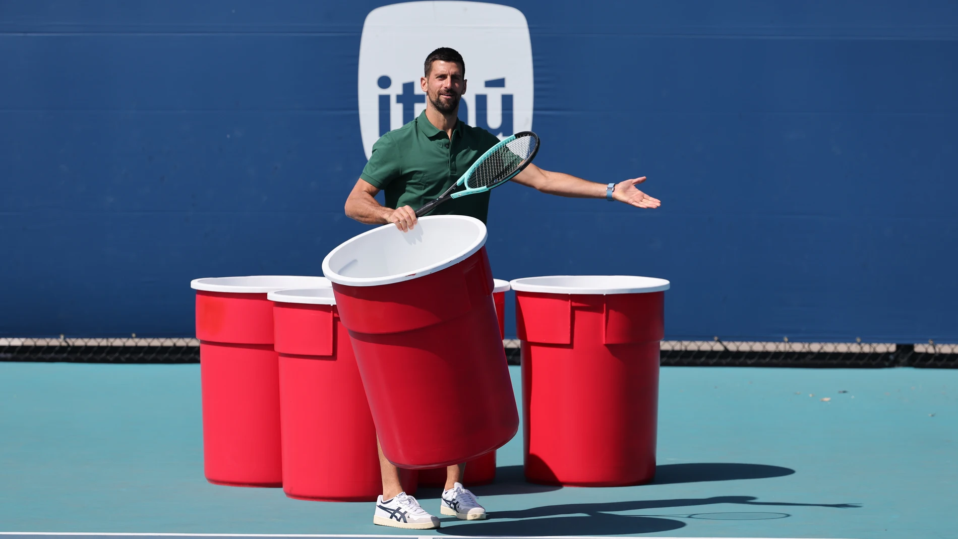 Novak Djokovic, en una sesión de entrenamiento en Miami