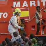 Salvamento Marítimo rescata a varios menores cerca del Puerto de la Restinga, a 28 de noviembre de 2024, en El Hierro, Santa Cruz de Tenerife, Tenerife, Canarias (España)