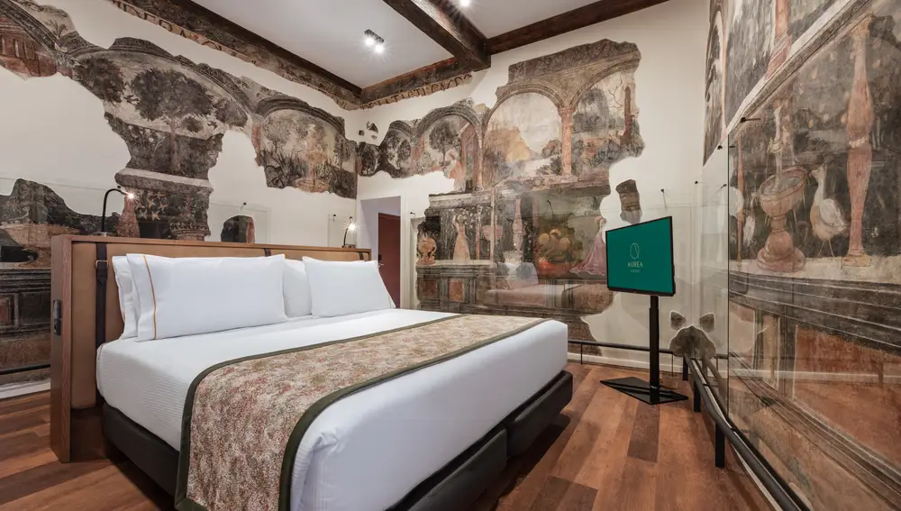 Pinturas originales de una habitación del hotel Áurea Toledo