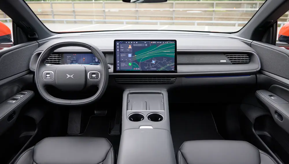 El interior del nuevo XPENG G6, con la gran pantalla central como protagonista