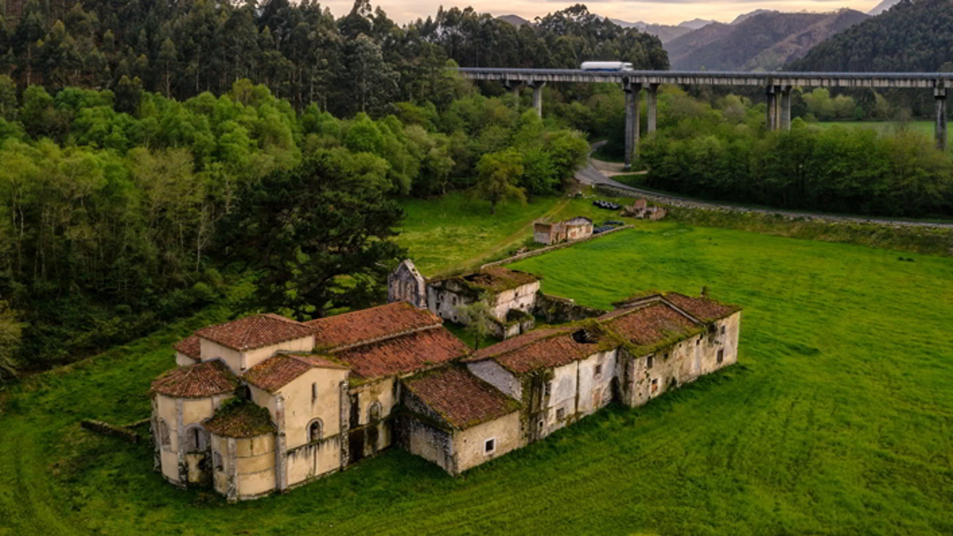 Así es la ruta al monasterio perdido que solo puedes disfrutar en Asturias