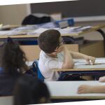 Escuelas Católicas de Madrid ve "radical" eliminar el uso individual de dispositivos digitales en los colegios