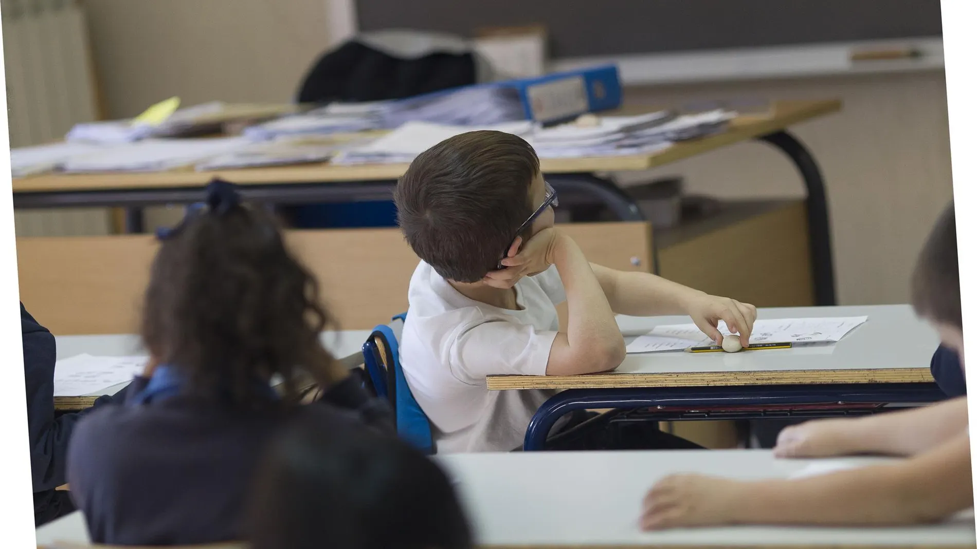 Escuelas Católicas de Madrid ve "radical" eliminar el uso individual de dispositivos digitales en los colegios