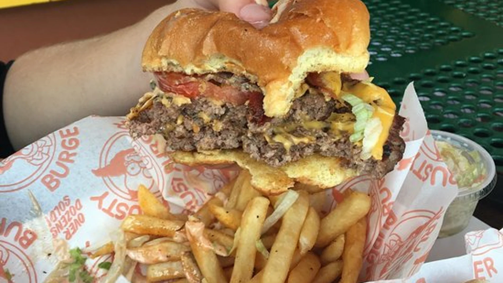 La hamburguesa agridulce que está arrasando en Cantabria y solo podrás comer hasta el 31 de marzo