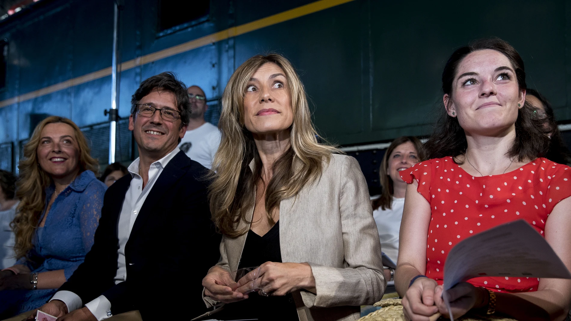 Begoña Gómez durante un desfiledeJuana Martínen la Pasarela Cibeles Fashion Week Madrid