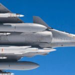 Un avión francés Rafale con miniles