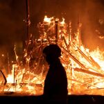 Fallas.- Dos heridos al explotar entre el público un trueno de aviso en la 'cremà' infantil de Valencia