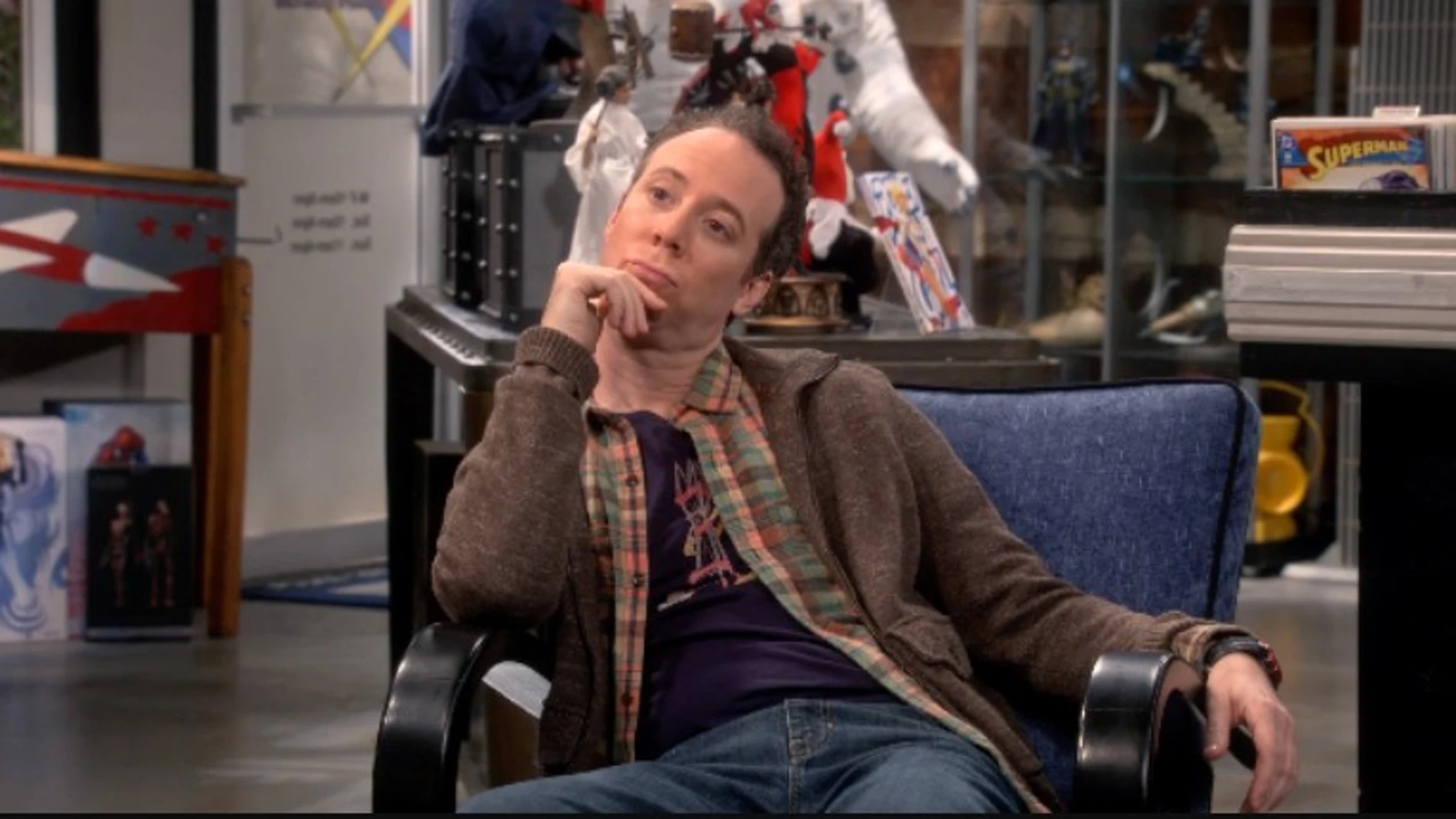 El nuevo spinoff de “The Big Bang Theory” trae de vuelta a Stuart… ¿para hundirlo aún más?
