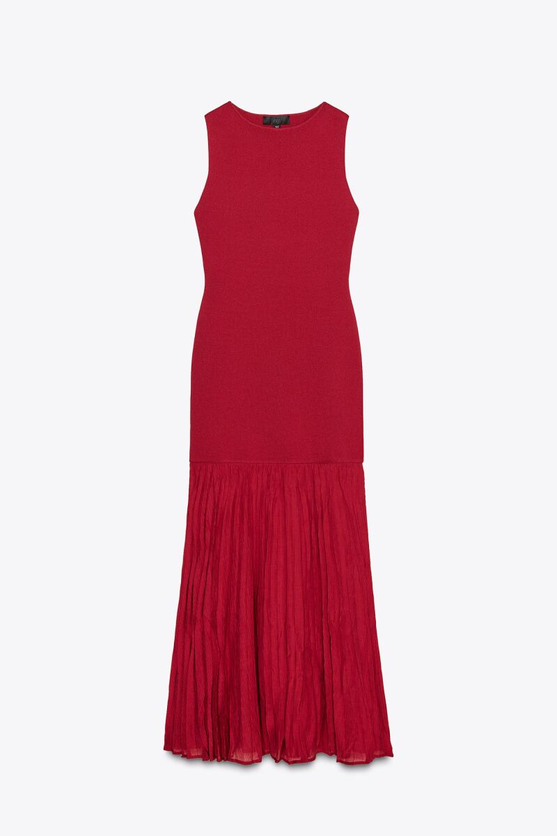 Vestido en rojo.