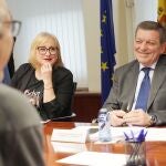 Los consejeros Leticia García y González Gago durante la reunión