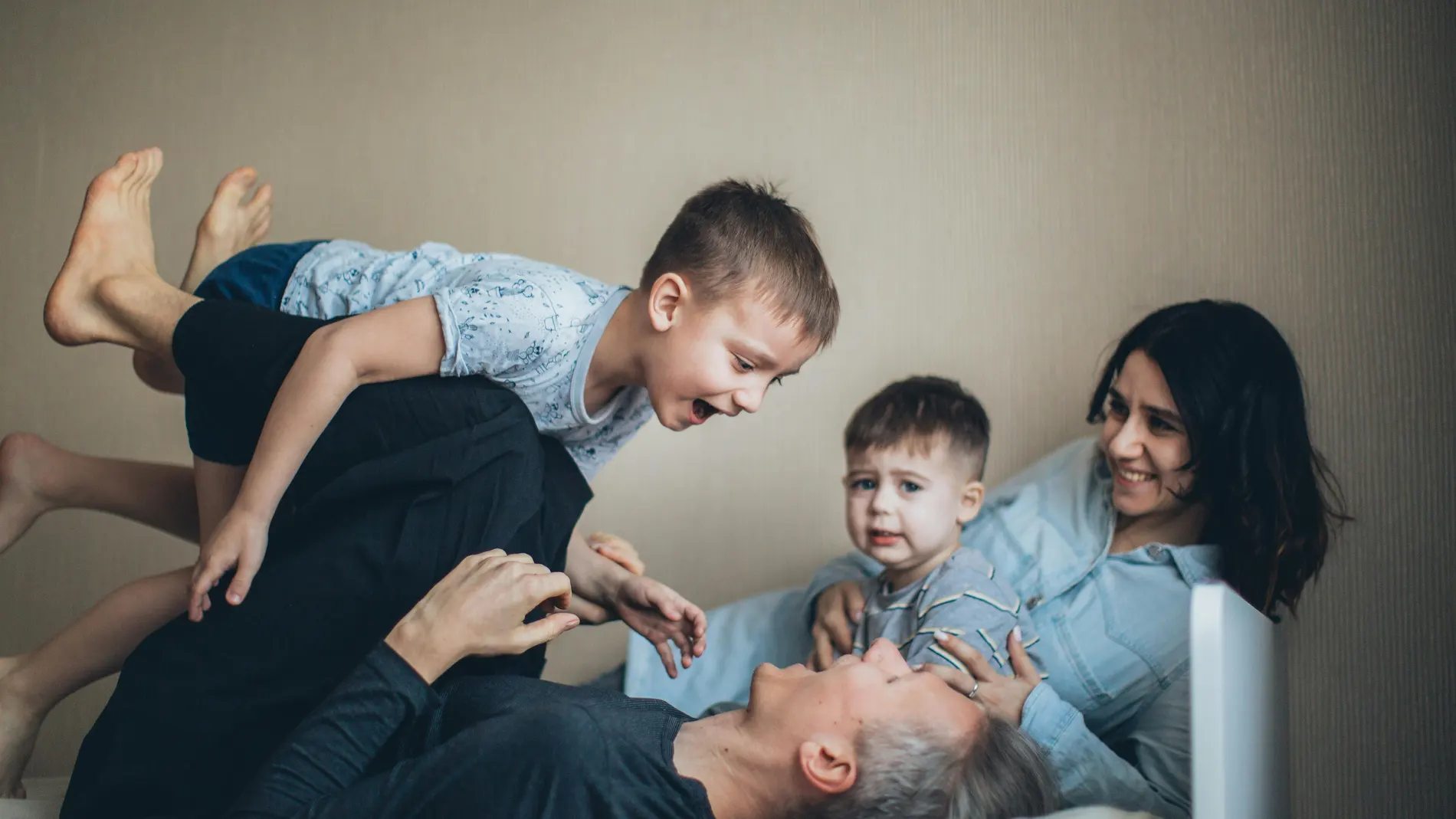 El "Síndrome del niño de oro": Cómo el favoritismo parental crea dinámicas familiares tóxicas