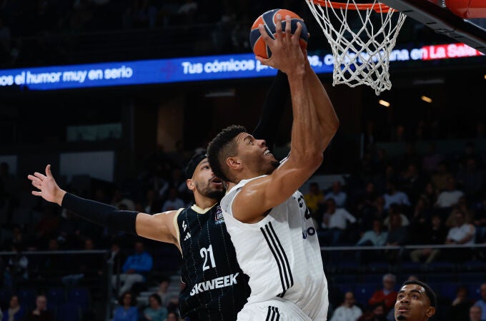 Tavares fue imparable para la defensa del ASVEL Villeurbanne