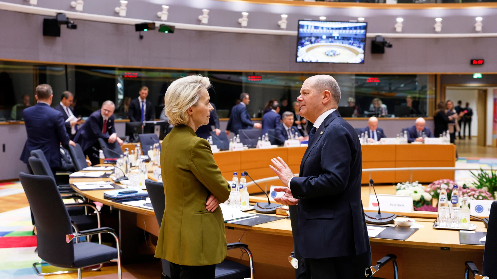 European Commission President Ursula von der Leyen, left, speaks with Germany's Chancellor Olaf Scholz during a round table meeting at an EU summit in Brussels, Thursday, March 20, 2025. (AP Photo/Omar Havana)