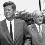 John F. Kennedy y Allen Dulles