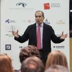 El doctor en Economía y Administración de Empresas de la UVa, Alfonso Sánchez-tabernero, durante su ponencia