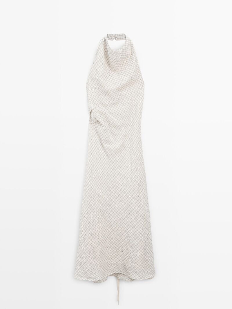 Vestido de cuello halter.
