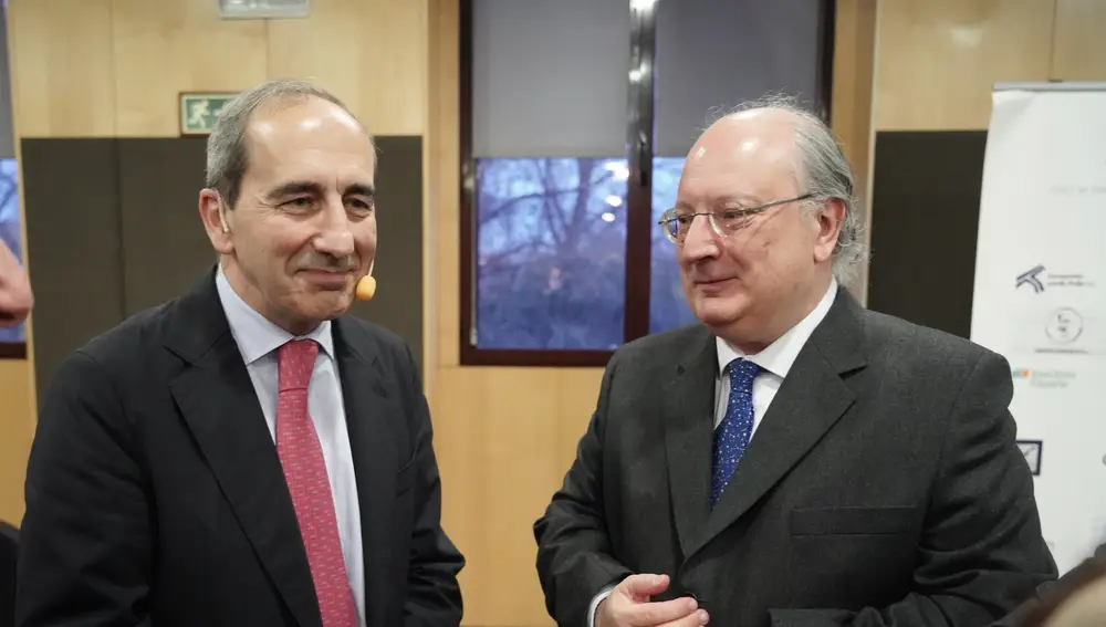 Sánchez-Tabernero junto a Enrique Cabero, presidente del CES Castilla y León