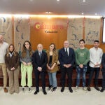 El alcalde de Valladolid, Jesús Julio Carnero; y el presidente de la Cámara, Víctor Caramanzana, durante un encuentor con jóvenes