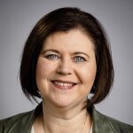 Dimite la ministra de Infancia de Islandia por tener un hijo con un adolescente de 16 años